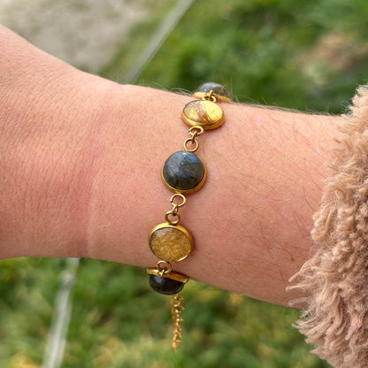Bracelet en résine uv et crin de cheval et poils d’animaux avec pierre naturelle labradorite en acier inoxydable 